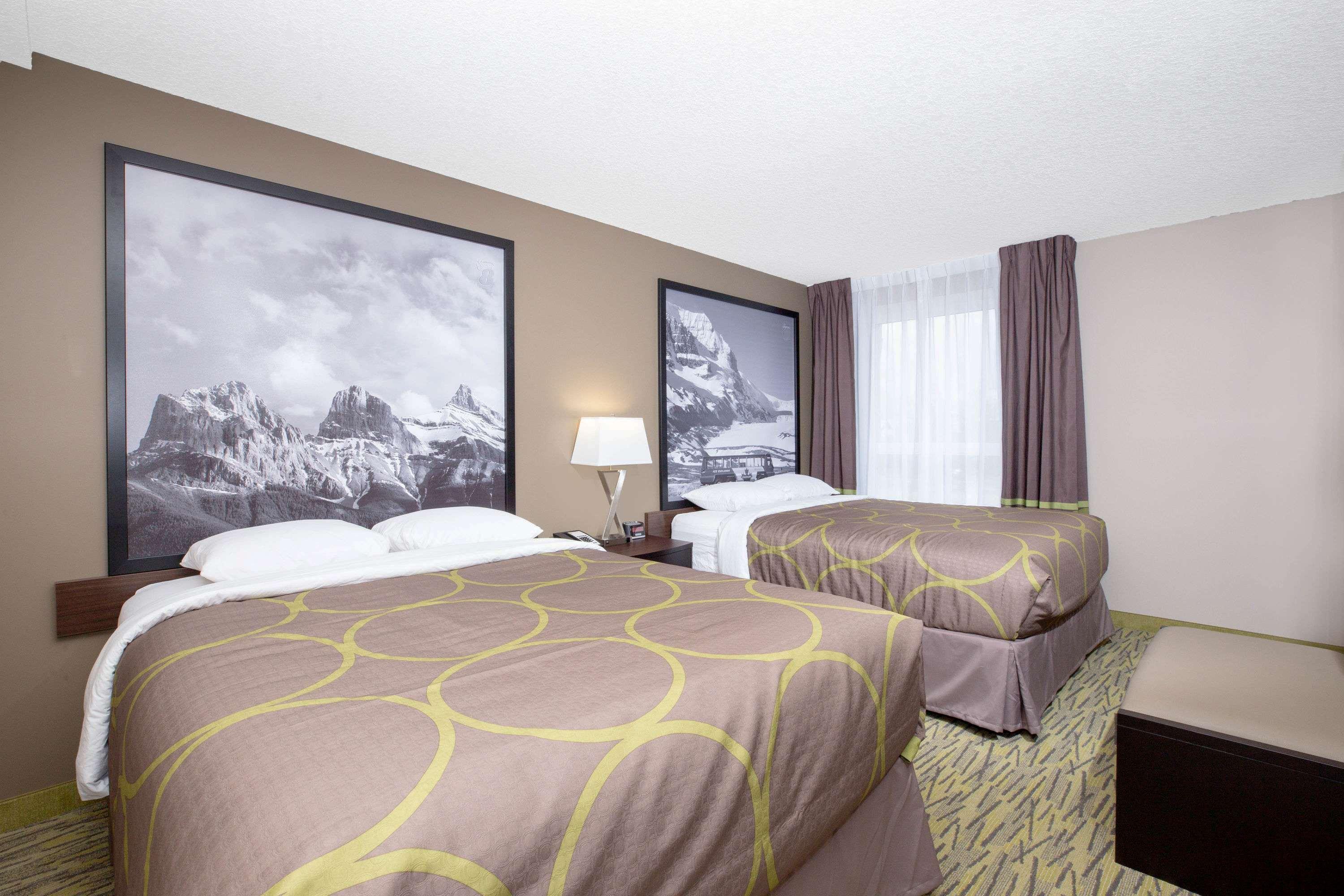 Super 8 By Wyndham Hotel