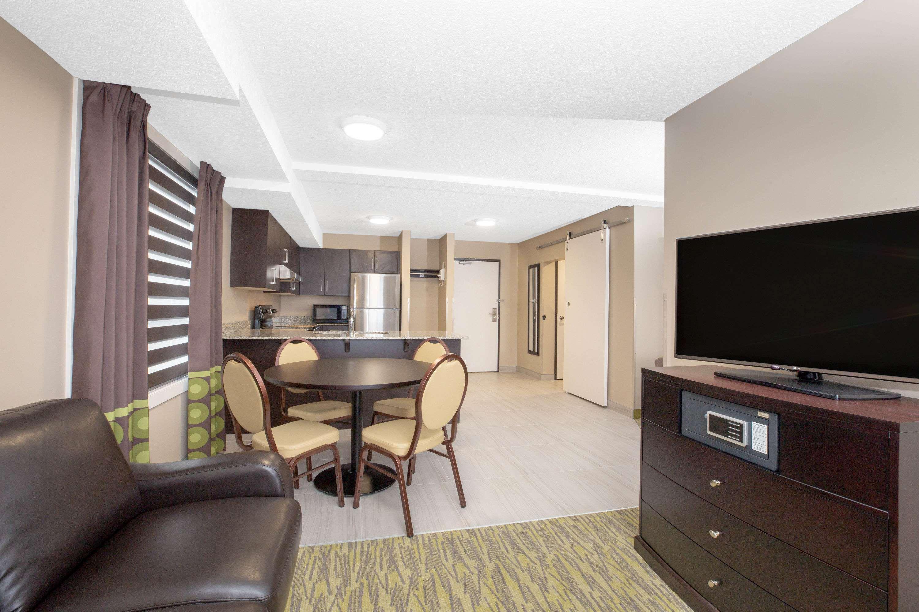 Hotel Super 8 By Wyndham 3*