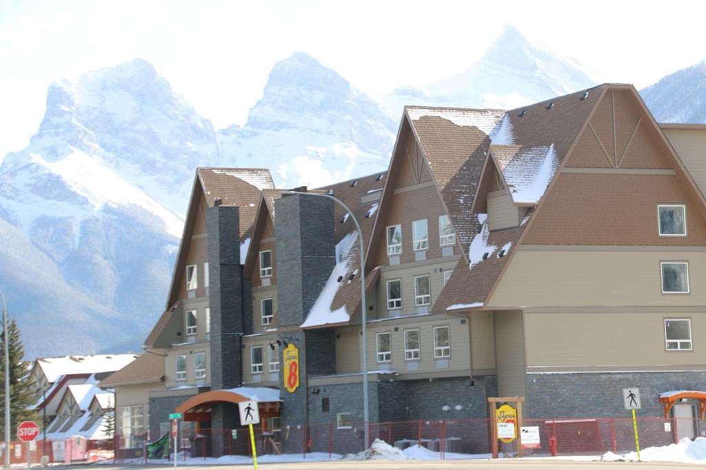 Super 8 By Wyndham Hotel
