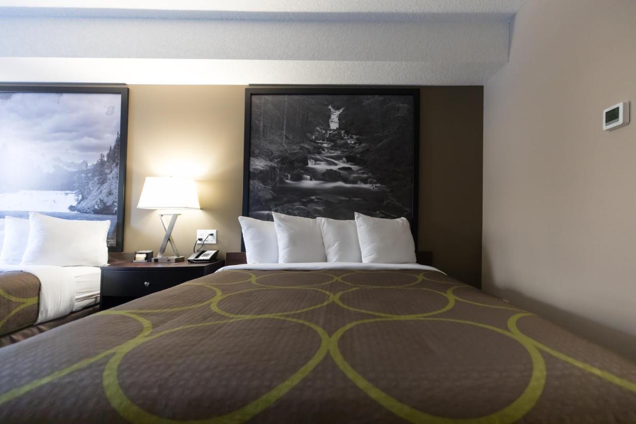 Super 8 By Wyndham Hotel
